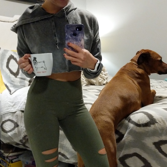 Meet your Posher, Becca - Picture 3 of 7